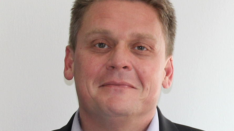 <b>Diplom-Betriebswirt</b> Olaf Dünnweller soll bei Veritas als Country Manager ... - 890x