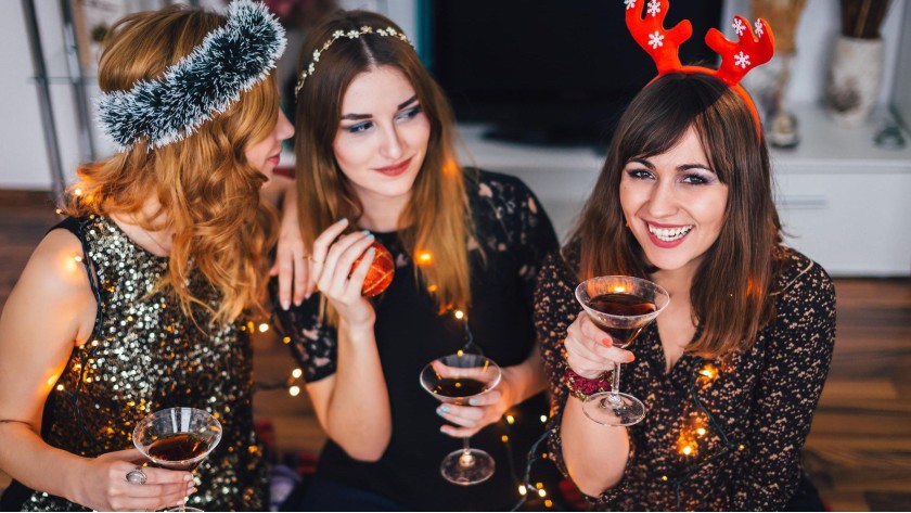 Für viele Beschäftigte ist die Weihnachtsfeier eine willkommene Abwechslung im Arbeitsalltag.