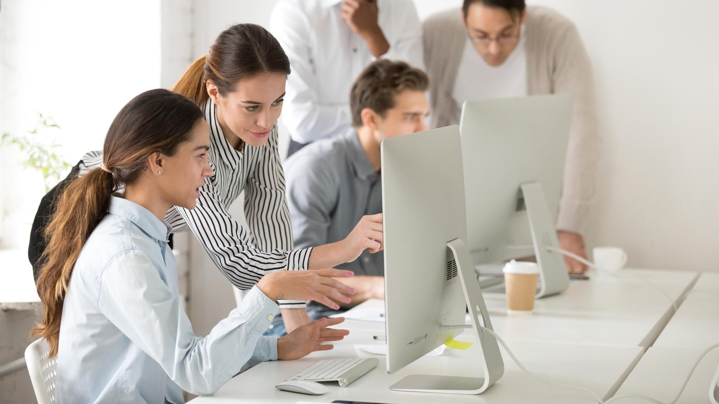 Schulung Training Ausbildung Seminar PC vor Ort 16zu9 Shutterstock