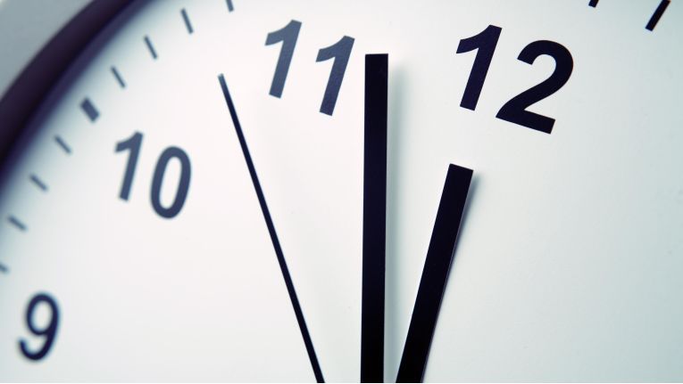 Wochenarbeitszeit: Nach der im Gesetz verankerten Arbeitszeit von acht Stunden pro Tag und aus dem Grundsatz der Sechs-Tage-Woche liegt dem Arbeitszeitgesetz eine 48-Stunden-Woche zugrunde.